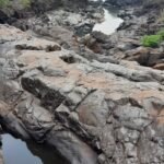 कोळवणखडी गावांमध्ये आडदा हे  पवित्र  ऐतिहासिक ठिकाण आहे. असं म्हणतात कि इथे पाच पांडव आले होते त्यांची सुंदर असं हे ठिकाण असून हे ठिकाण निसर्ग सौंदर्य दाखवून देते